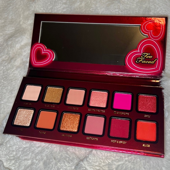 Too Faced x Mariale Amor Caliente Limited Edition Collab Eye Shadow Palette - Picture 2 of 14